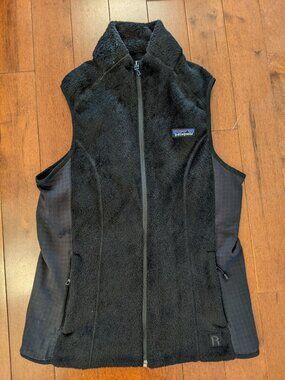 Patagonia R1 women's black Regulator Polartec Fleece Vest in size Small